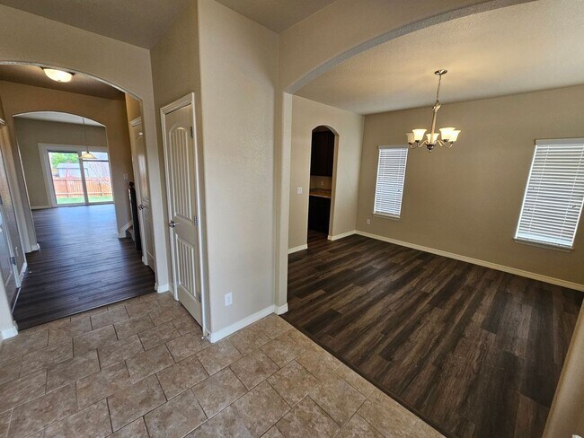 Building Photo - 6471 Stingray Ln