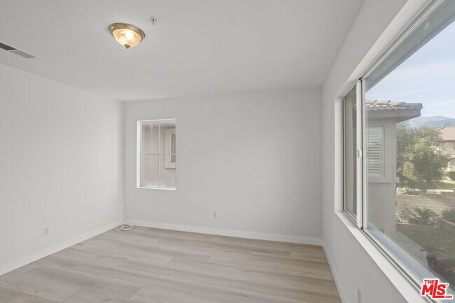 Building Photo - 16850 Merion Ln