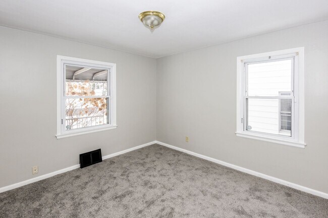 Building Photo - 5048 Claremont Blvd