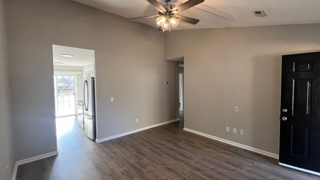 Building Photo - Sleek and Stylish 3 Bedroom, 2 full bath cottage home in Mid-town! Only $1750/mo.!!