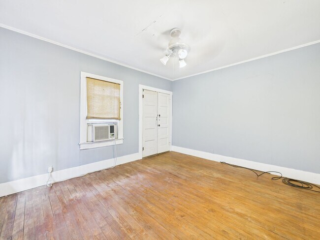 Building Photo - ATTENTION UL STUDENTS!!!!