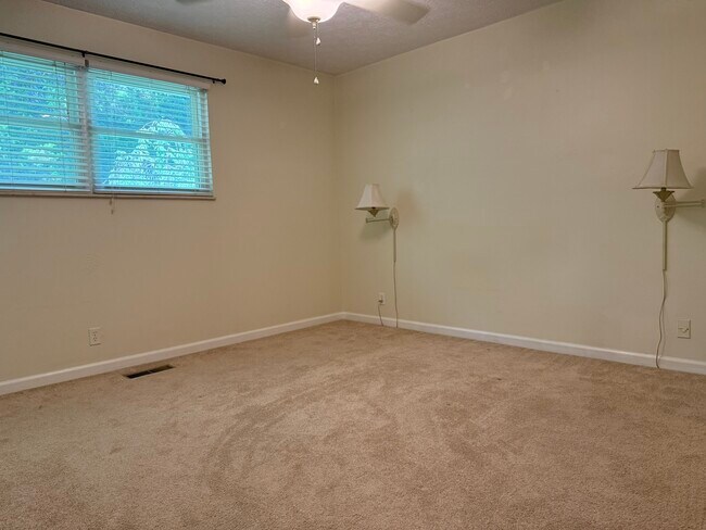 Building Photo - 5939 Westmere Dr