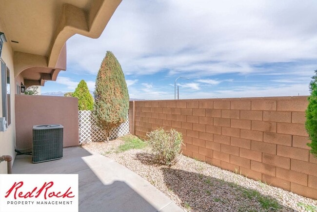 Building Photo - Beautiful Southgate Townhome!