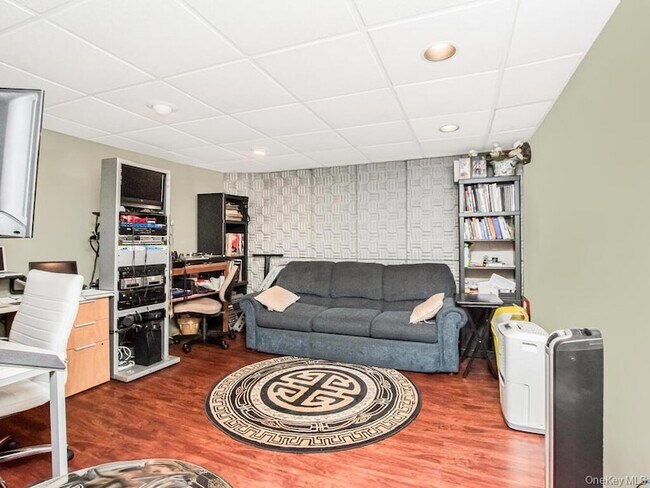 Building Photo - 8 Davids Ln