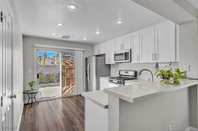 Building Photo - 2066 Dragonslayer Ave