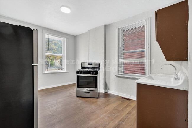 Building Photo - 551 Bates St