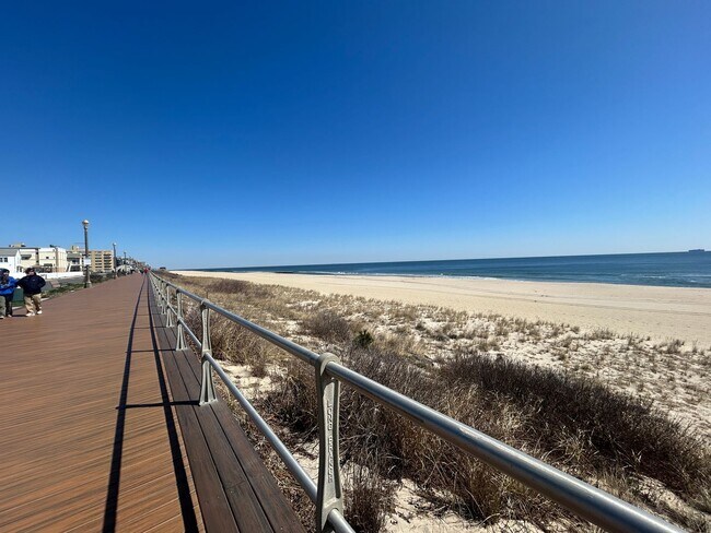 Building Photo - 677 Gerard Ave