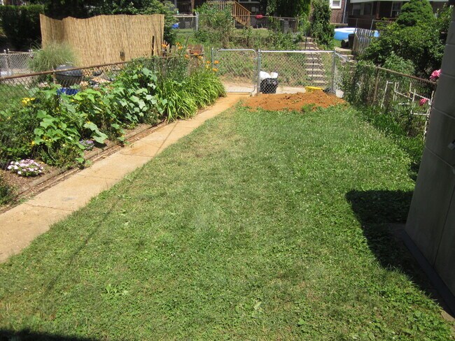 Building Photo - Charming 2 Bedroom/2 Bathroom in Catonsvil...