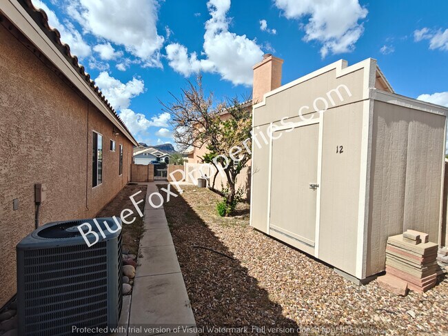 Building Photo - 9048 N Palm Brook Dr