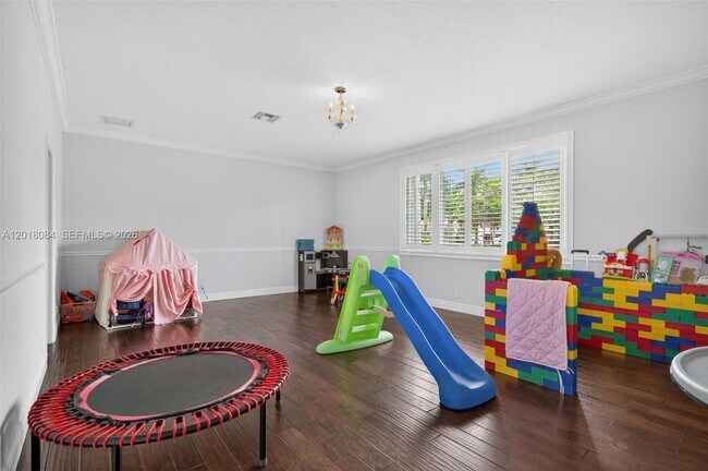 Building Photo - 2538 Montclaire Ct