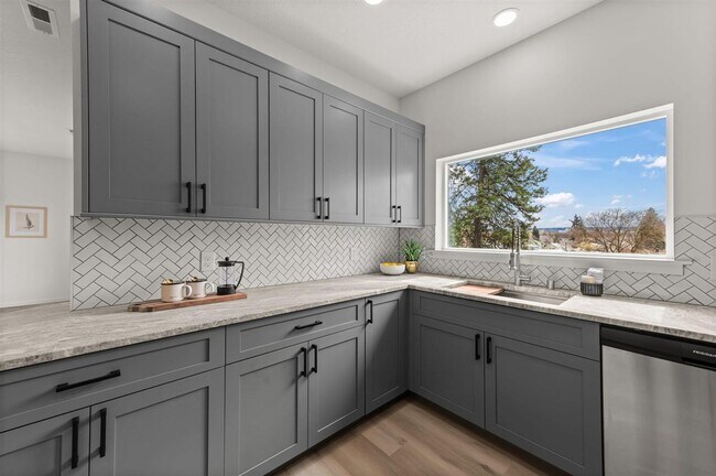Building Photo - Brand New 2 Bed, 2 Bath Townhouse w/ a View!