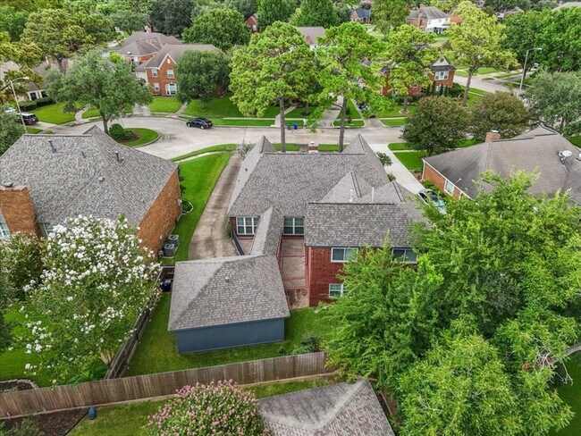 Building Photo - 2105 Murfield Dr