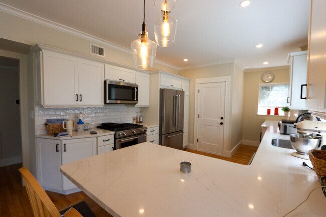 Building Photo - 241 Savin Hill Ave