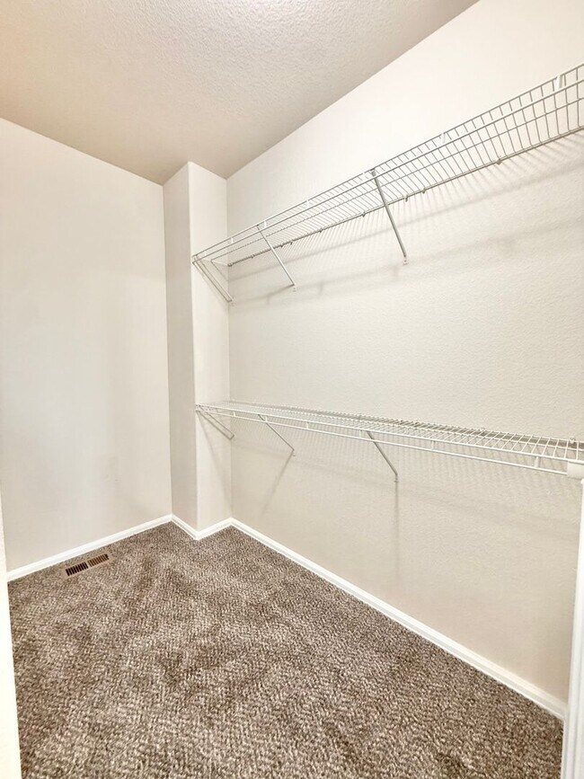 Building Photo - Move in ready home on Keagster