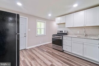 Building Photo - 107 Fusting Ave
