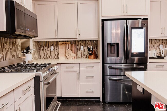 Building Photo - 1245 Wilcox Ave