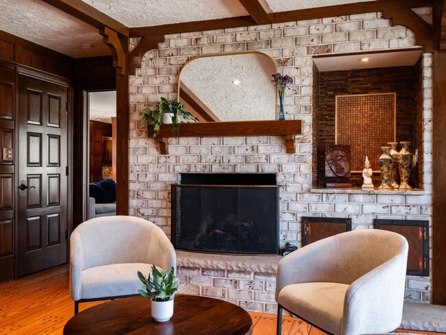 Building Photo - 1811 Breezewood Dr