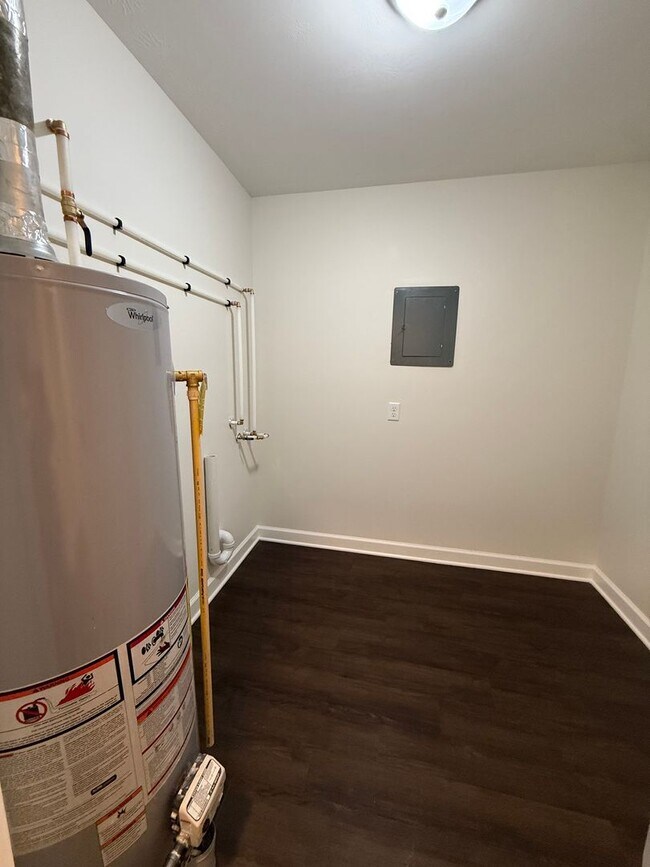 Building Photo - Completely renovated 4 bedroom home in Halteman