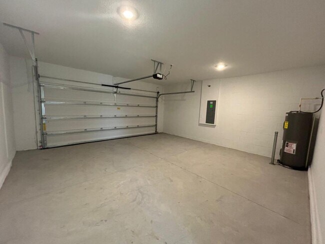 Building Photo - 5686 Portico Pl