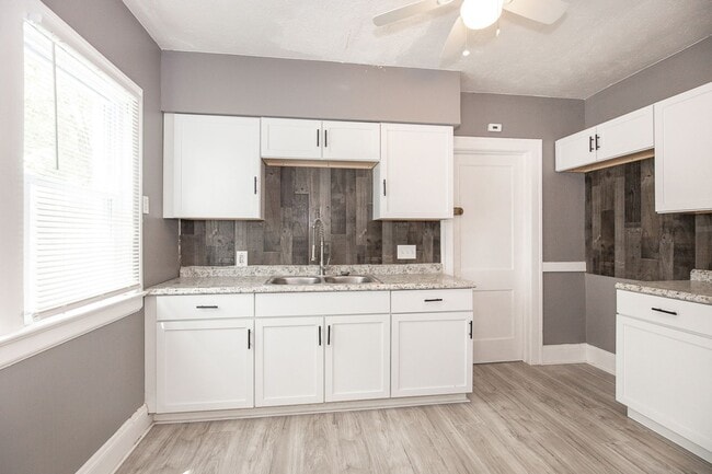 Building Photo - 364 E 161st St