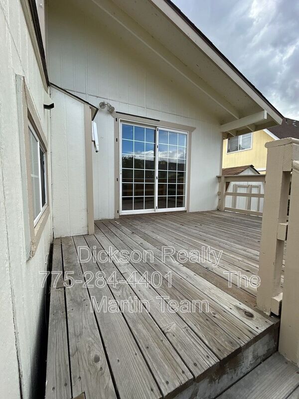 Building Photo - 306 E Quail St