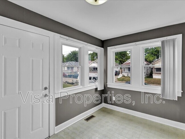 Building Photo - 3220 Grant Ave