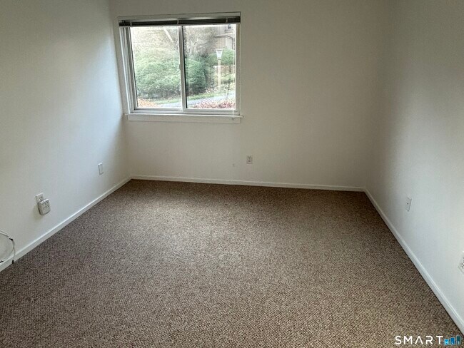 Building Photo - 419 Heritage Vlg