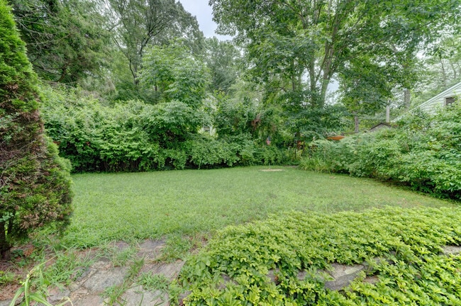 Building Photo - 285 Deepwood Dr