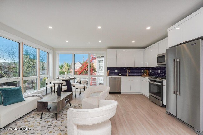 Building Photo - 27 3rd Ave