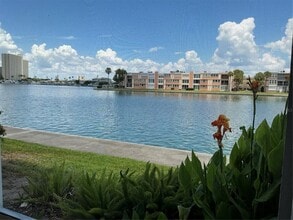 Building Photo - 7645 Sun Island Dr S