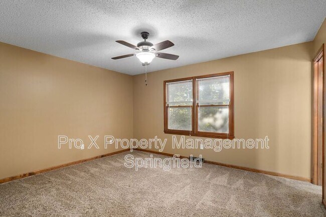 Building Photo - 2053 S Hillcrest Ave