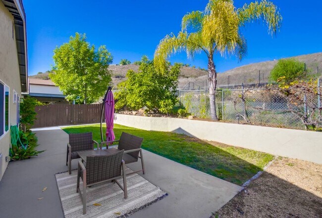 Building Photo - Single Level Poway Home on a Corner Lot