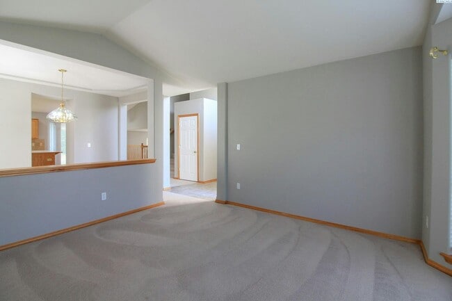 Building Photo - 1757 Maui Dr