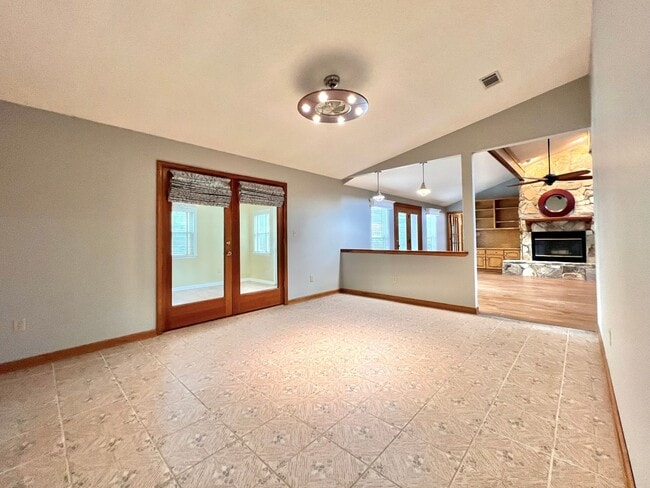 Building Photo - Fabulous house in Avondale on the East sid...