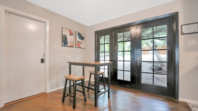 Building Photo - 2134 Bandera Rd