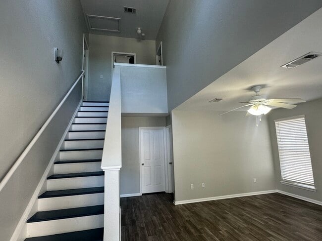 Building Photo - Beautiful 3/2 house in Biloxi