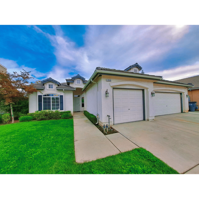 Primary Photo - Gorgeous Fresno Residence with Premium Fin...