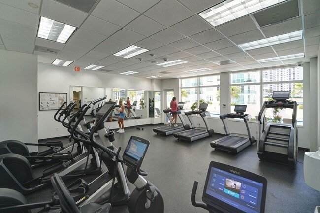 Building Photo - Brickell Bay Club