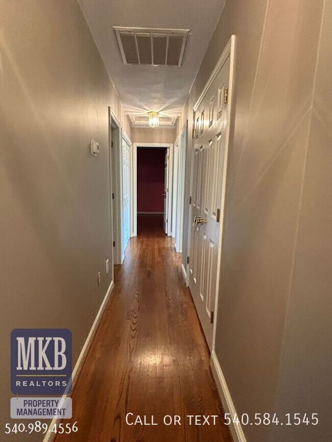 Building Photo - 5175 Lakeland Dr
