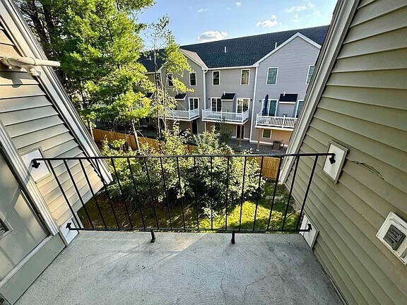 Building Photo - 2 Roedean Dr