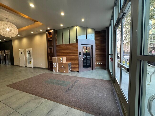 Building Photo - 800 Jackson St