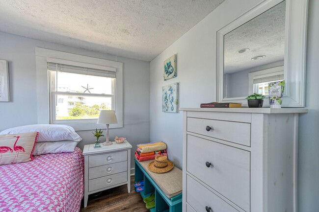 Building Photo - FURNISHED OFF-SEASON MONTHLY RENTAL-STARTI...