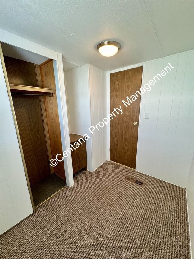 Building Photo - 2 bedroom in the Cobban Courts!