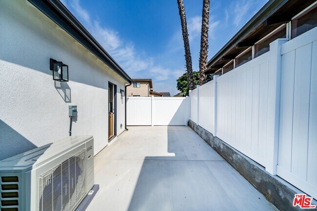 Building Photo - 1258 Mariposa St