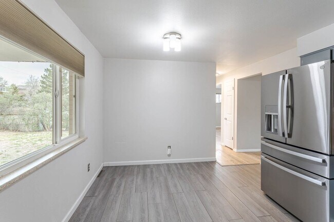 Building Photo - 755 Braun St