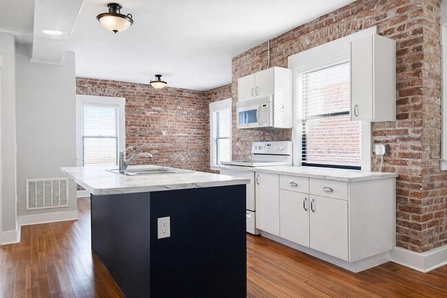 Building Photo - 1011 S 30th Avenue