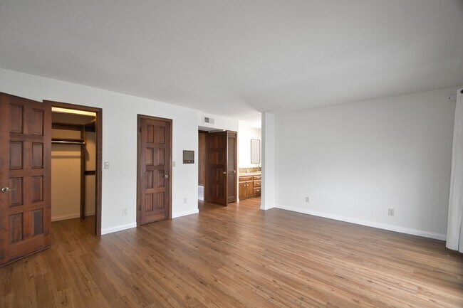 Building Photo - 472 36th St