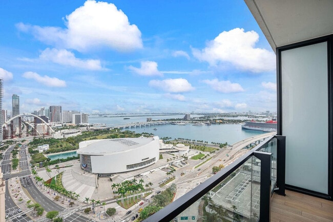 Building Photo - 398 NE 5th St