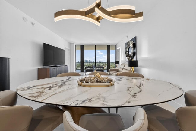 Building Photo - 153 N Seabreeze Blvd