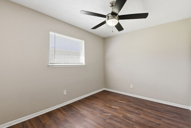 Building Photo - 3120 Royal St